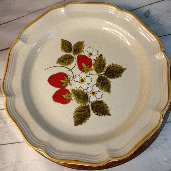 Vintage MIKASA Strawberry Festival 12 1/2" Round Chop Plate Platter Japan - Picture 2 of 8